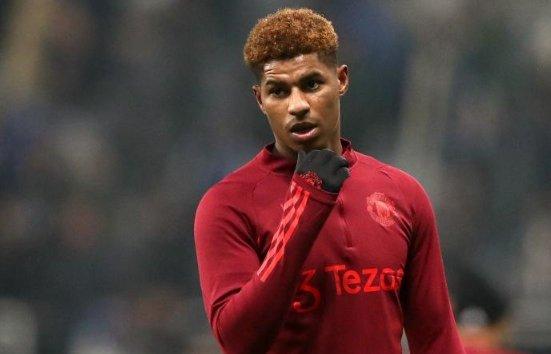 姆巴佩与女子自愿关系引关注，法媒报道引发讨论。