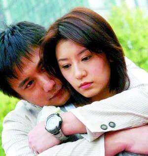 贾静雯不顾女儿反对剪短发，勇气背后的故事与解析