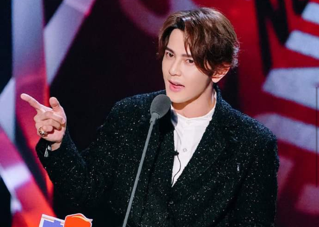 炎亚纶最新图片,炎亚纶，偶像的最新时尚风貌