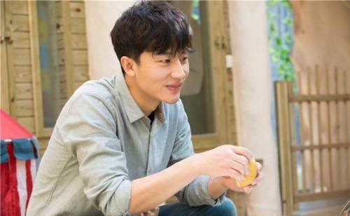 黄轩图片最新图片,黄轩的个人魅力与演艺生涯