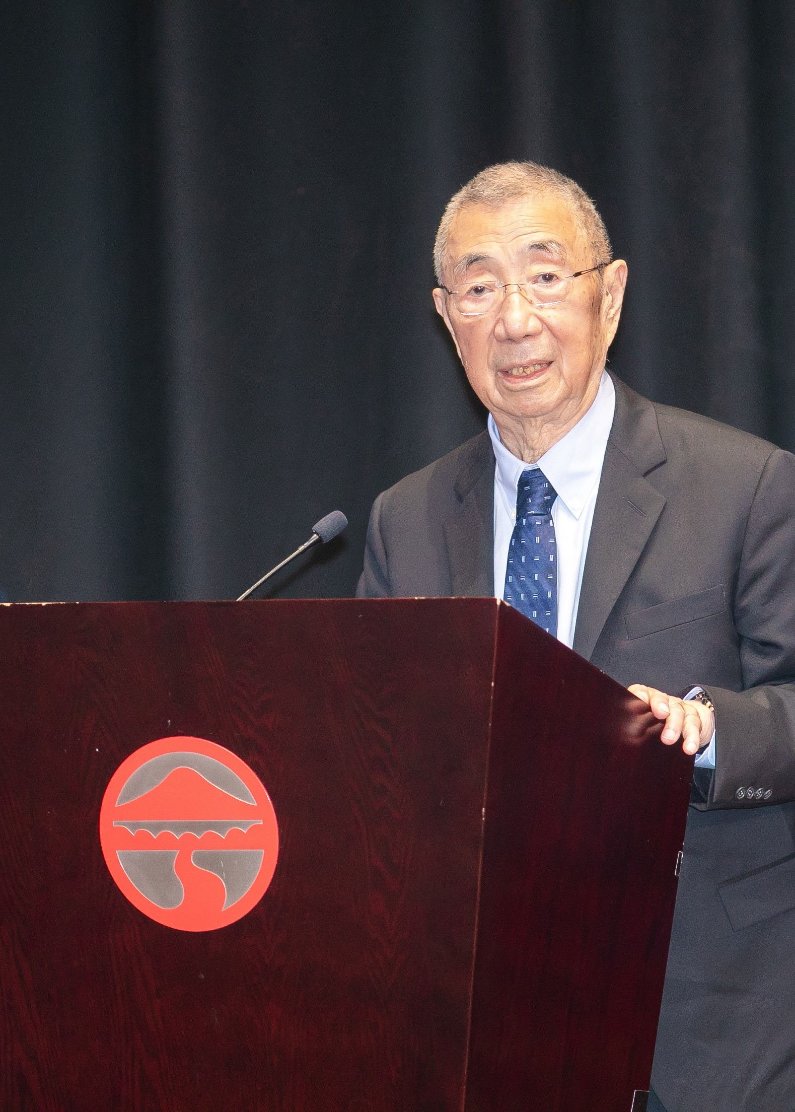 诺奖获得者丁肇中现身西安交大,一、诺奖获得者丁肇中