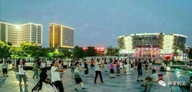 巩义春之花广场舞最新动态，25日广场盛况