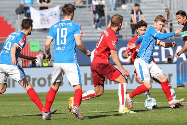 官方辟谣，足球队踢出比分13:1并未请外援，质疑传闻无依据