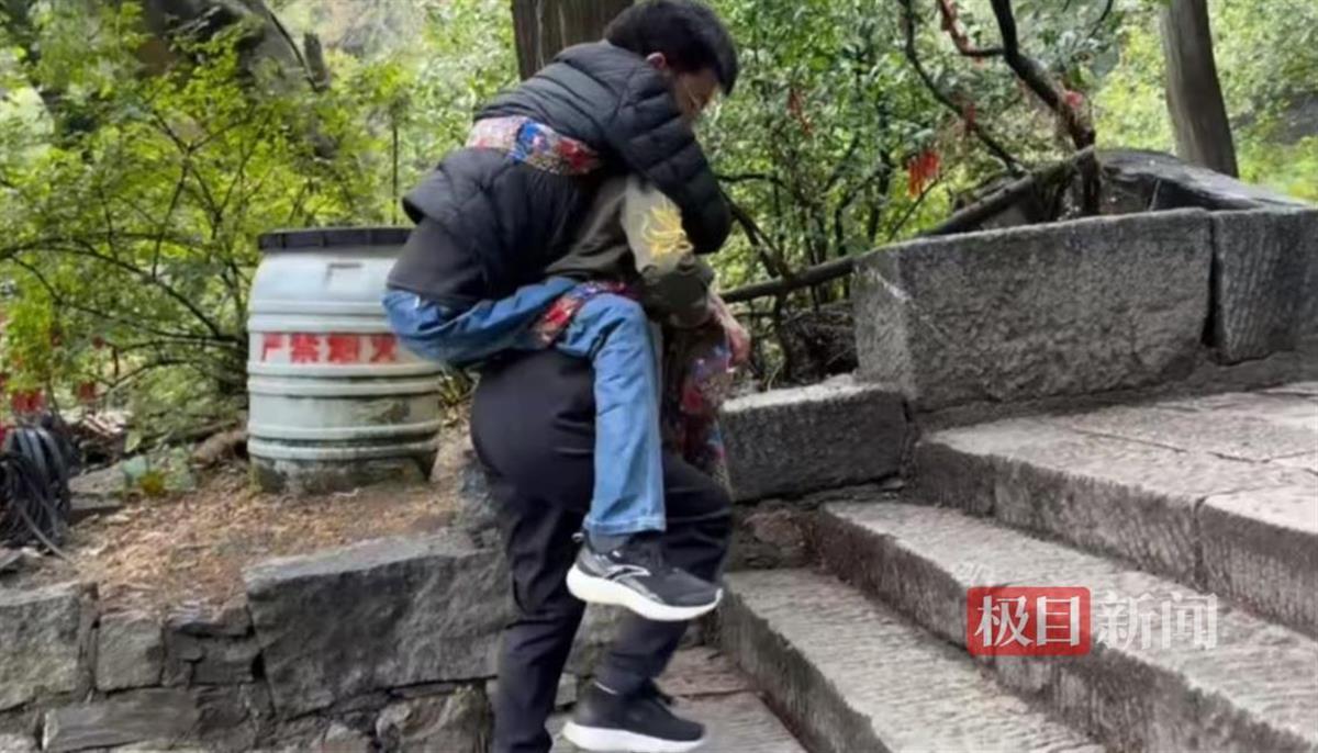 当事人的真挚回应，背患小儿麻痹症的男友登泰山的故事