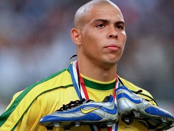 前巴西国脚泽·卡洛斯因心脏病突发离世，震惊足坛！