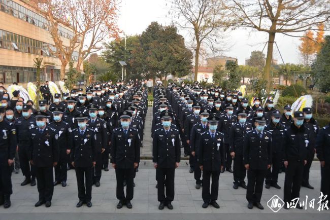 纪念英勇牺牲的辅警，生命最后一刻展现英雄本色