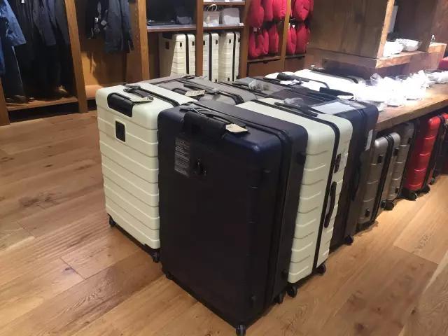 英国学生宿舍产子事件，锁行李箱内的悲剧与宿舍里的爱与陪伴