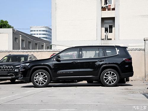 最新黑SUV引领科技生活新纪元，未来已至的驾驶体验