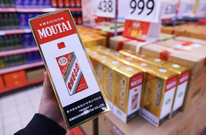 飞天茅台价格逼近两千年关口，背后的故事与影响揭秘