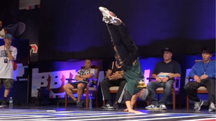 最新鬼步舞风潮，时尚与传统的碰撞与挑战？