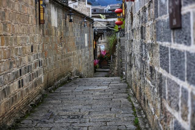 探秘巷弄深处的独特风味，记一家隐藏在小巷中的特色小店的美食之旅