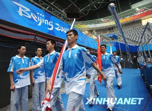 最新资讯新闻观点解析，科技巨头的新动态及其影响