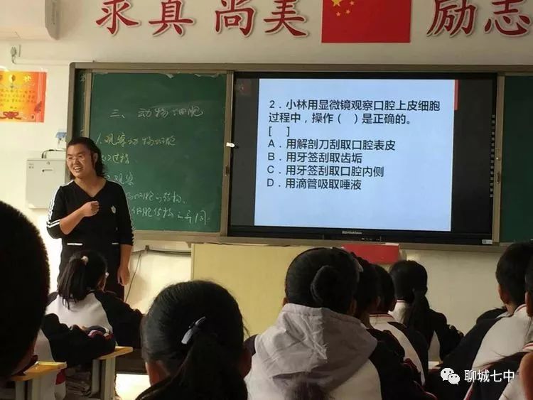 开学日新篇章，友情与爱同行，钟声敲响的开学时刻