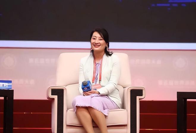 宗馥莉荣登中国女首富之巅，810亿身家的成功之路解析