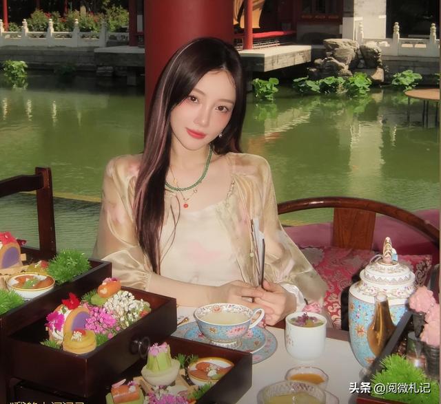 李小璐最新近况揭秘，巷弄深处的神秘特色小店探秘