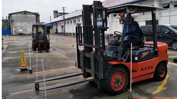 急聘叉车司机，最新招聘启事发布