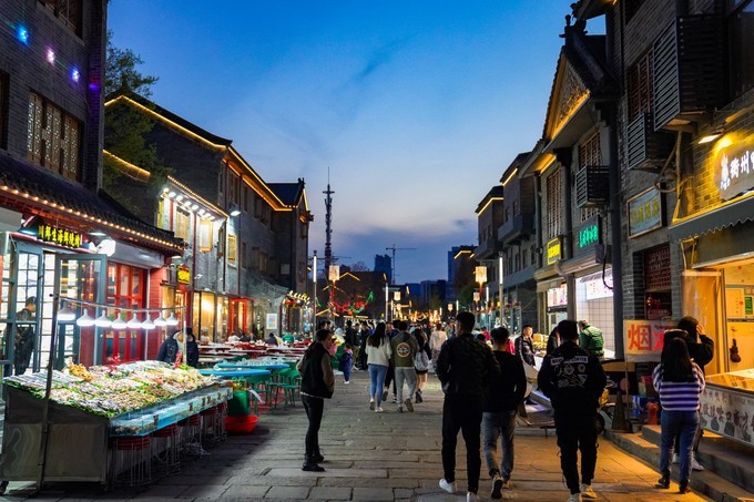 探索小巷独特风情,揭秘31日最新人文特色小店之旅。