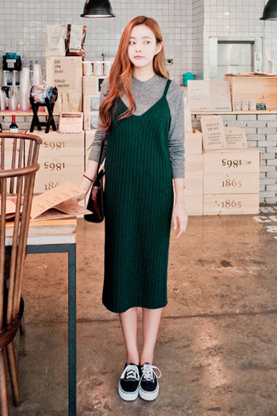 11月时尚前沿，最新款冬裙的诞生及其影响力