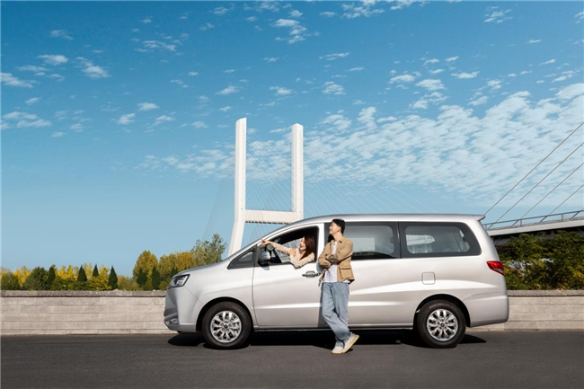 瑞风M4的日常奇遇，友情、家庭与陪伴的温馨故事