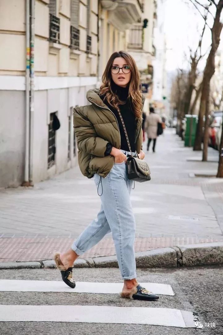 11月2日秋冬时尚新篇章，潮流穿搭回顾与影响