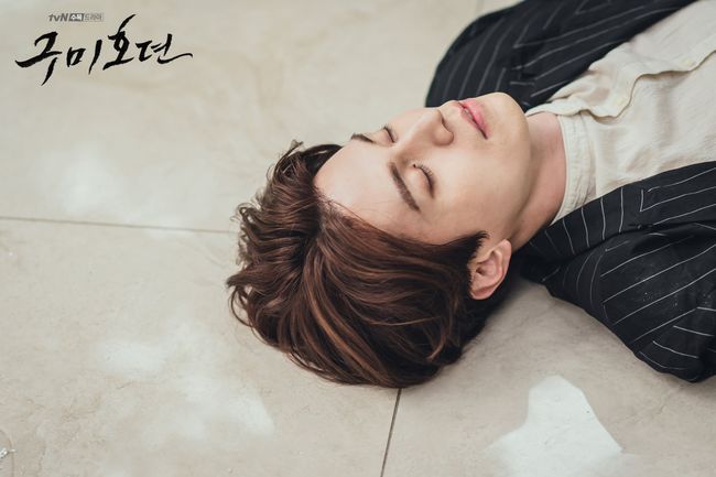 李栋旭最新动态揭秘，深度解读背后的故事与争议热议揭秘！