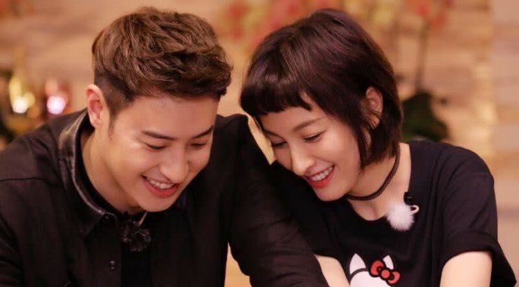 潘玮柏快本之旅揭秘，探寻小巷深处的独特风味小店，最新一期快本现场报道