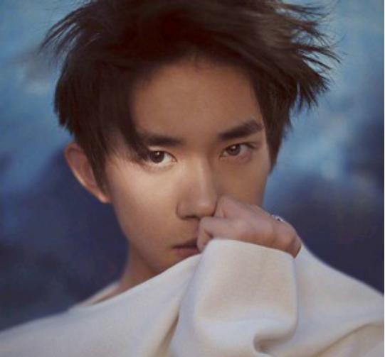 探秘易烊千玺小巷深处的隐藏版特色小店，最新图片与故事揭秘（11月6日）