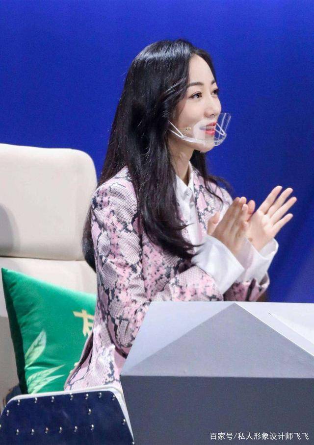 韩雪在最新综艺节目中的多维表现解析，11月6日精彩瞬间回顾