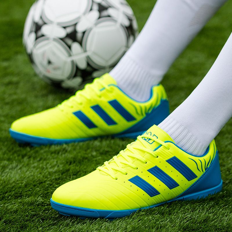 梅西最新款足球鞋11月6日亮相，引领时尚风潮！