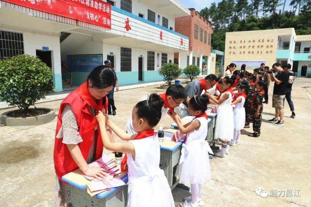 本月时尚更新P，引领潮流新风尚的必备指南