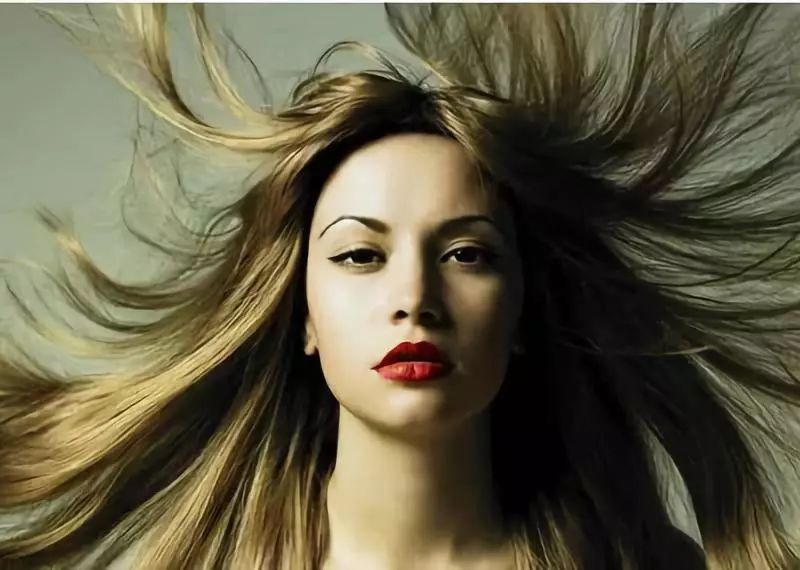 探秘小巷深处的秘密花园，本月发型师最新潮流发源地揭秘