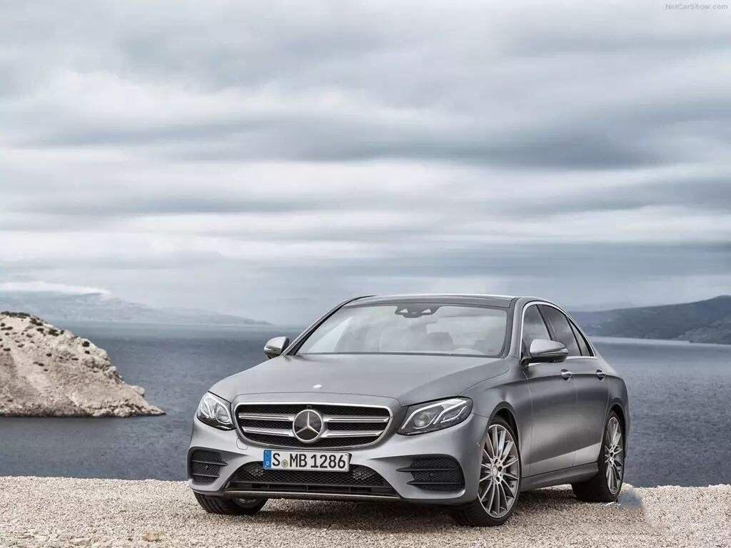 奔驰E级轿车全新升级与召回，技术革新与卓越体验的最新消息揭秘