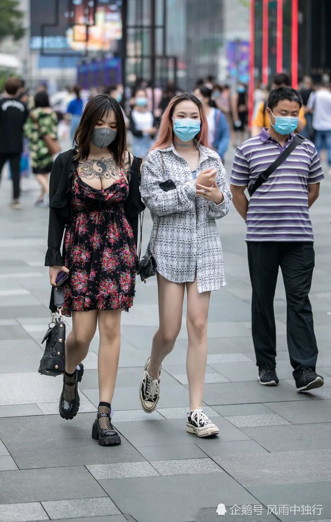 时尚魅力与品质体验的综合评测，11月10日印花裙最新流行趋势分析