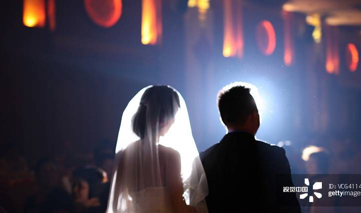 强吻新娘视频引发波澜，透视事件背后的影响与震荡