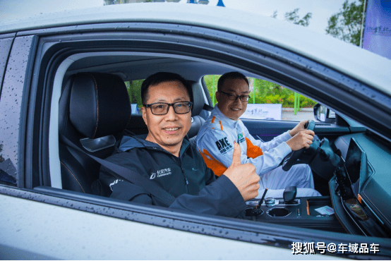 林德K车与自然美景的邂逅之旅，最新车型展示