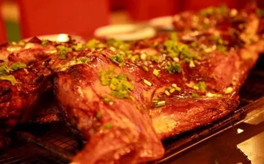 十一月十三日烤全羊炉下的友情篝火时光