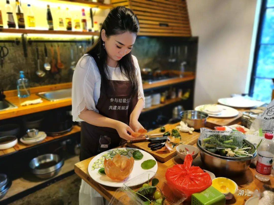 11月新厨艺，秋日温情与友情交织的日常故事