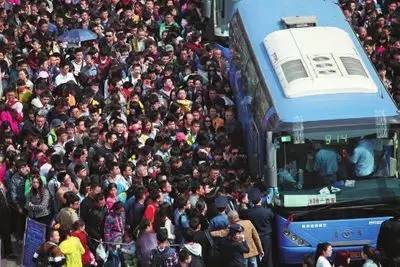 往年武汉公车拍卖日，旧日公车新旅程与温情故事回顾