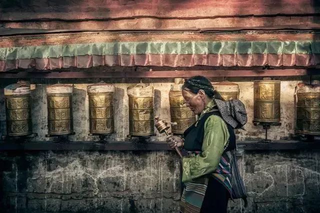 独家揭秘,台风尾随下的隐藏小巷奇趣之旅——探访特色小店风味藏舍的最新动态(台风最新消息14号)