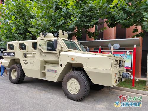 中国最新型轮式装甲车，战略价值探讨与未来展望（2024年）