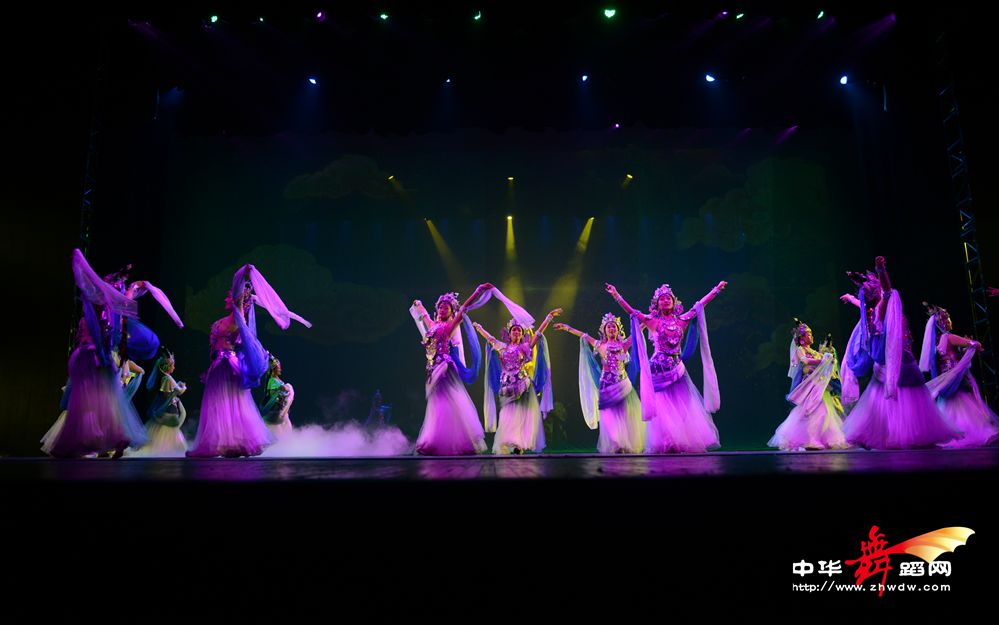 探索自然美景之旅，11月幼儿中班舞蹈唤醒内心的宁静与欢笑（最新舞蹈展示）