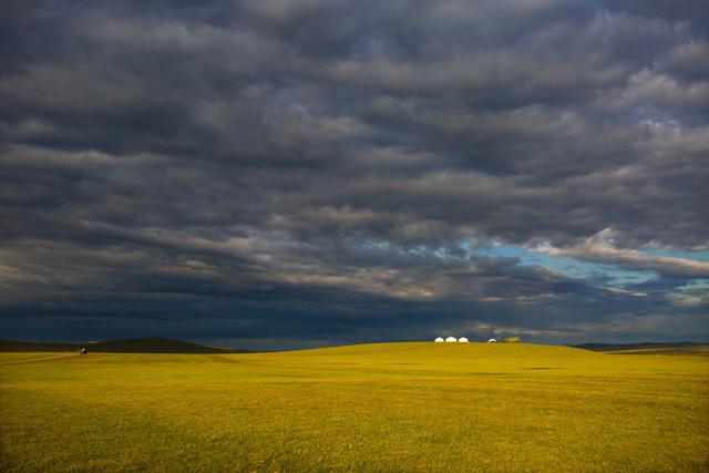 最新型太阳能助力探索自然美景之旅，追寻内心的平和与喜悦