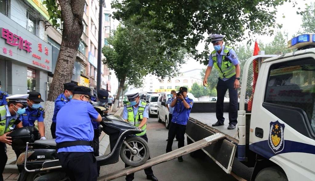 湖南娄底交通事故中的励志故事，变迁路上自信成就未来