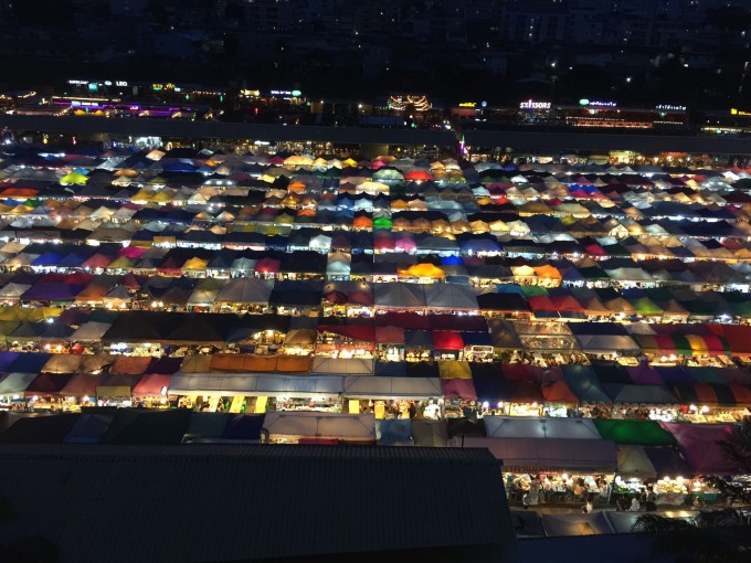 历史上的11月17日,地摊儿童玩具批发业的繁荣变迁与趋势展望