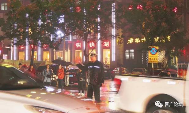 揭秘繁华背后隐藏的小巷直销新星，独特小店与最新直销新闻速递