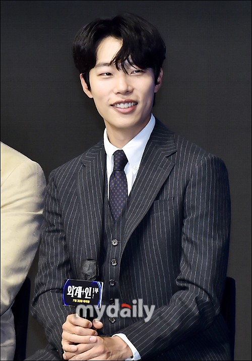 揭秘苏志燮往年11月17日最新图片风采展