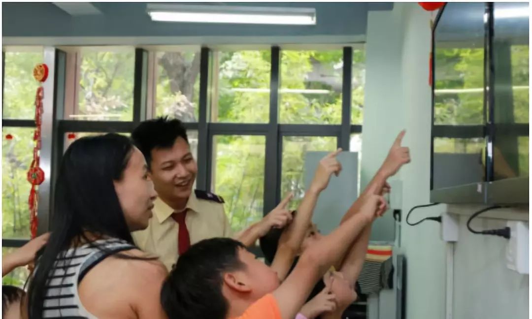 探秘满伊铁路故事，最新动态与独特小店体验——11月17日满伊铁路最新消息