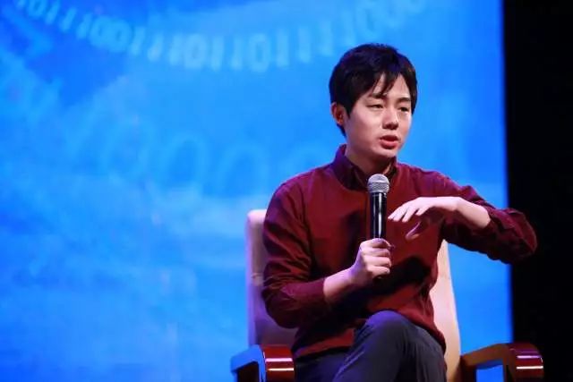 11月孟晚舟最新报道，孟晚舟最新报道，逆境中的坚韧与成长，变化带来的自信与成就感