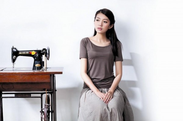 2024年11月17日最新成都胡玲艳照，揭秘2024年11月17日成都胡玲艳照，背后的故事与热议