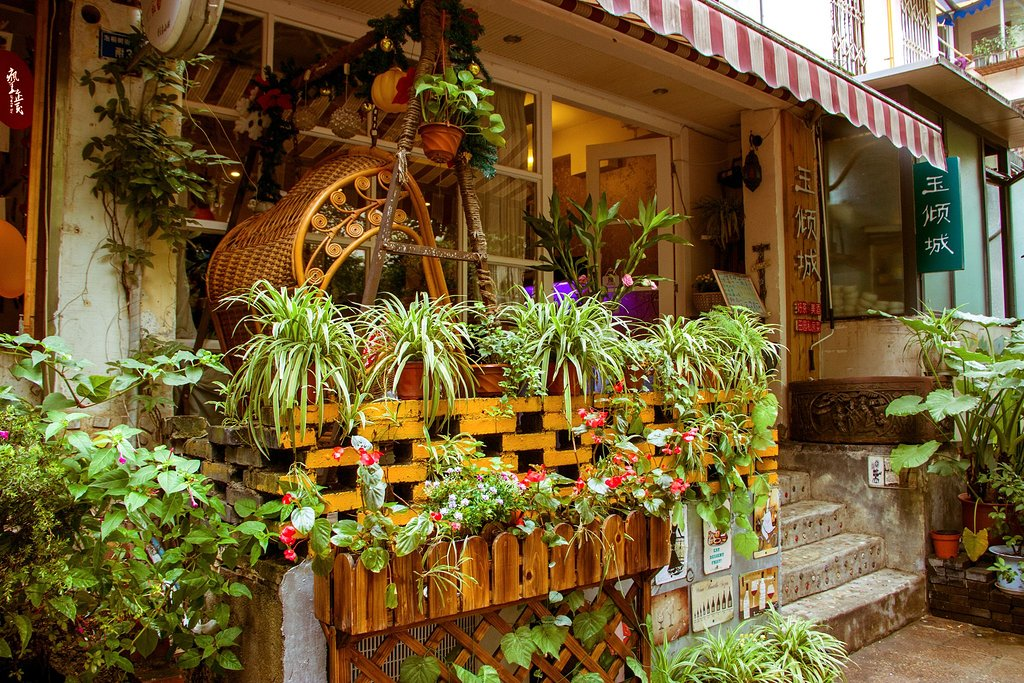 探秘隐藏小巷的宝藏，00后在线视频体验馆新发现